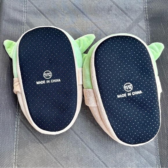 STAR WARS MANDOLORIAN BABY YODA CHILD SLIP ON PLUSH COMFY SLIPPERS - Picture 3 of 8